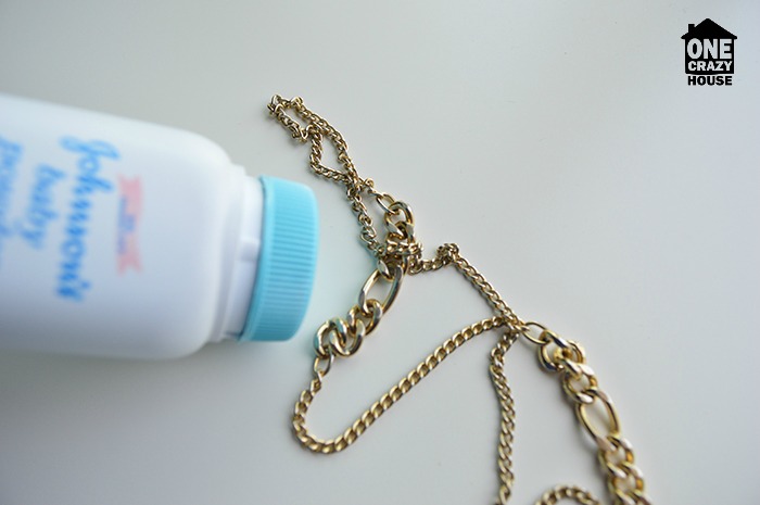 Baby Powder Hack - Untangle Jewelry