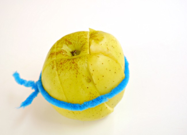 The perfect lunchbox apple hack!