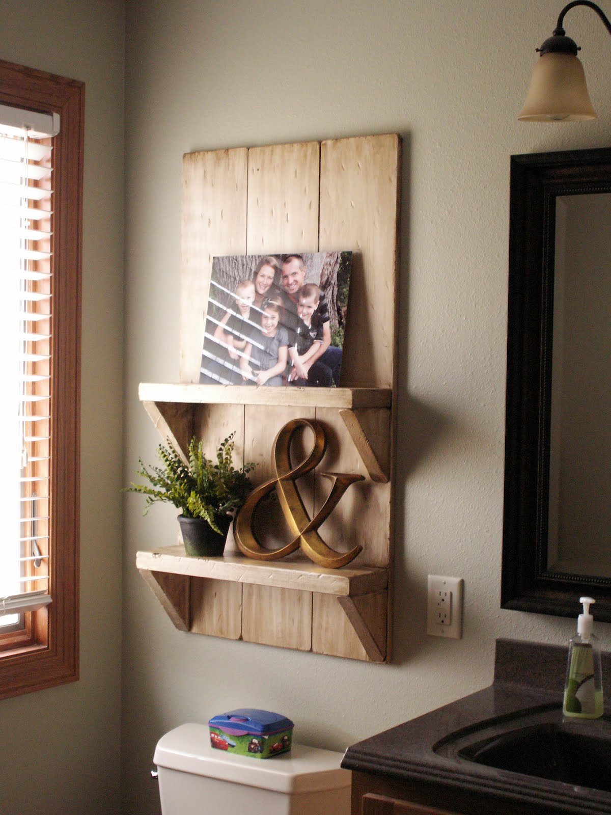 17 Brilliant Over the Toilet Storage Ideas
