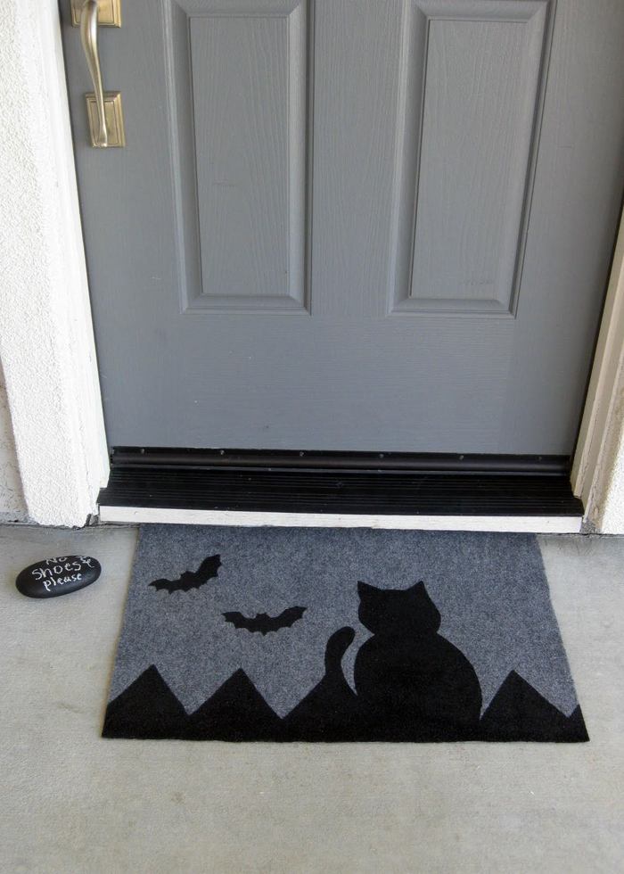 grey and black cat doormat