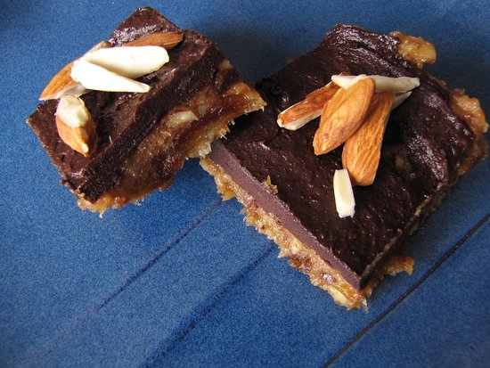 no bake banana chocolate almond squares