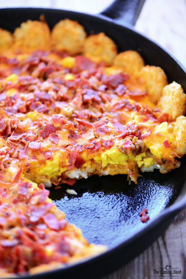 tater tot breakfast pizza