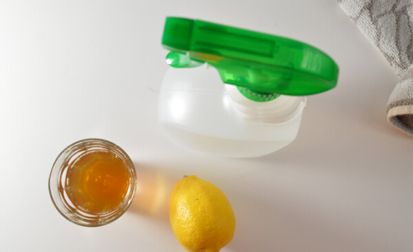 Make your own all-purpose cleaner with this natural and great-smelling recipe!