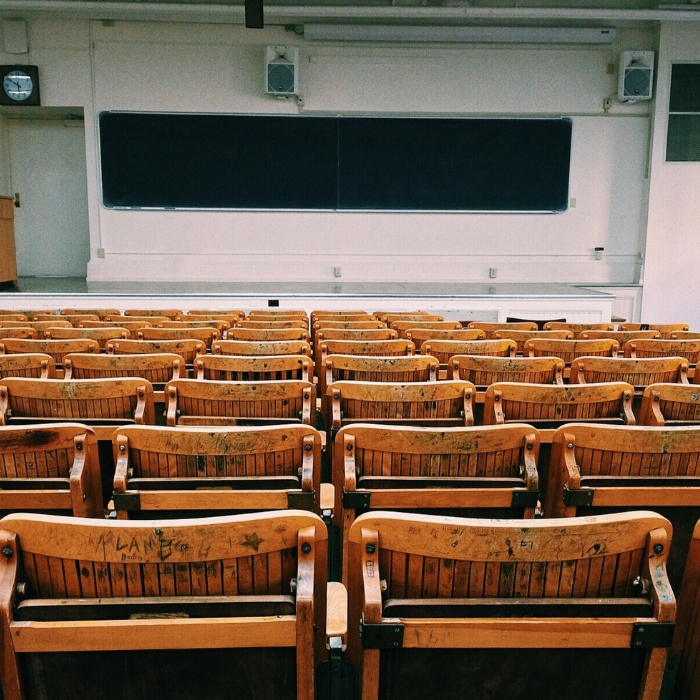 Follow these Amazon hacks to help save you money when attending college. Learn the tips and tricks to save big | #Amazon #hacks #college #deals #save #AmazonHacks amazon hack