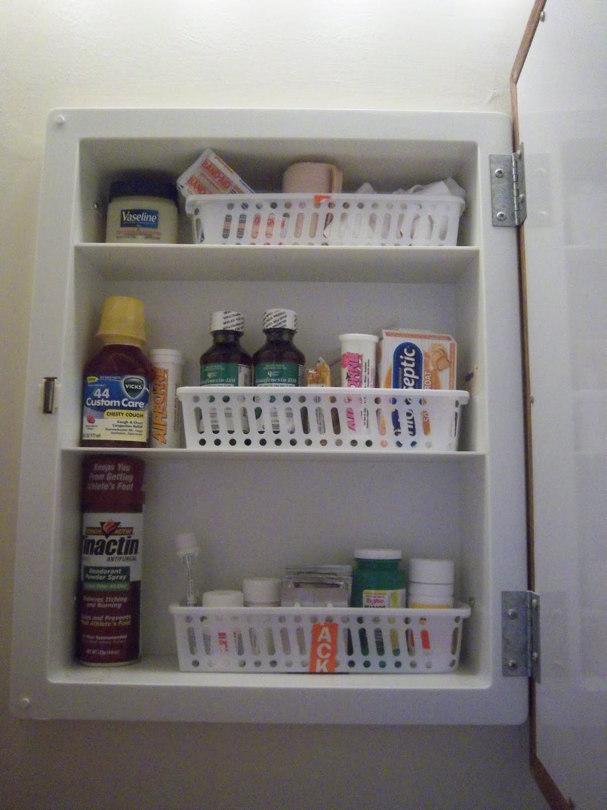 baskets-in-the-medicine-cabinet