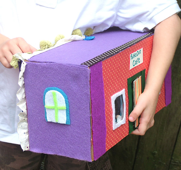portable-dollhouse