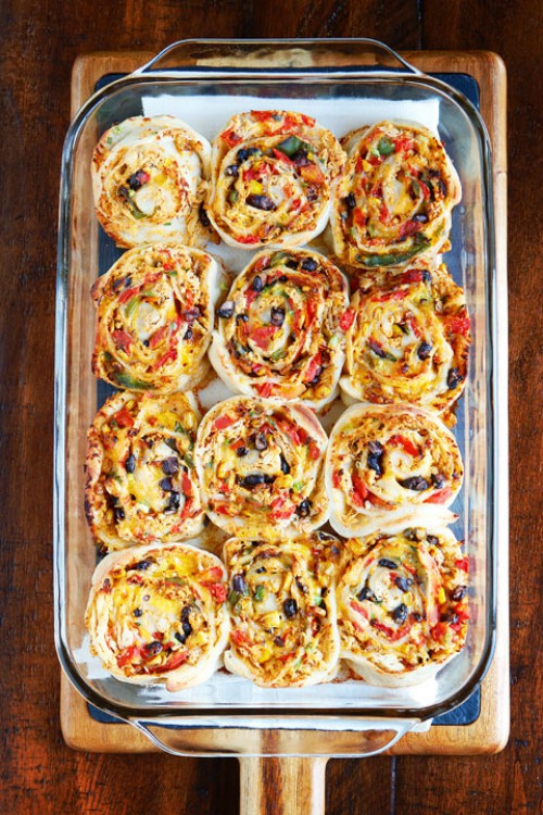 15 Chicken Pizza Recipes to Shake Up Your Pizza Routine - Southwestern Chicken Pizza Rolls 