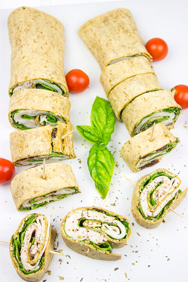 turkey pesto pinwheels sliced up