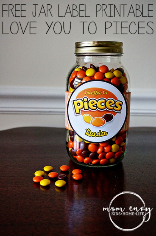 mason jar filled with Reeces Pieces and a label that says "Love you to pieces, Dada"