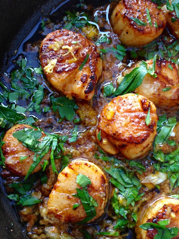 17 Healthy Seafood Recipes You Should Be Cooking - Garlic Scallops