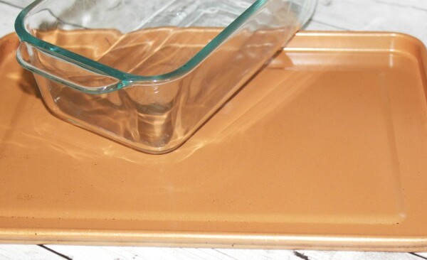 Two of the Best Ways to Remove Bakeware Stains on Glass and Aluminum 1