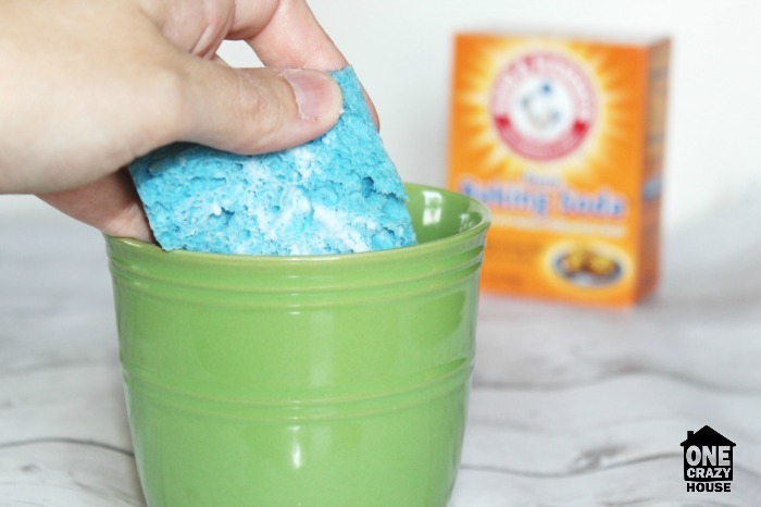 Use baking soda to clean stained mugs #CleaningHacks