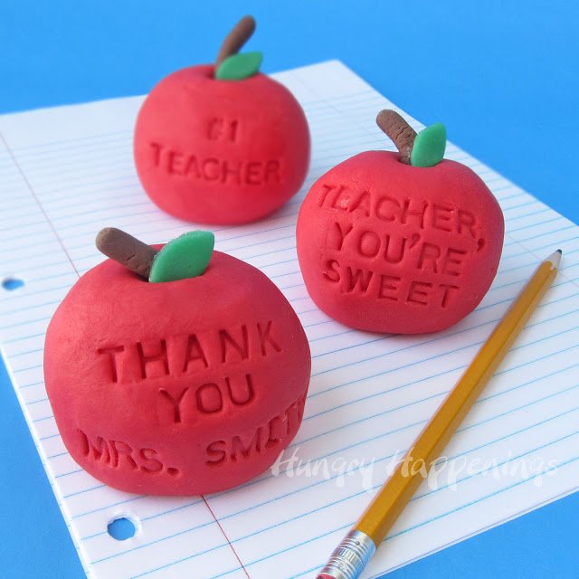 Back to School Teacher Gifts- Vanilla Fudge Apples - Hungry Happenings