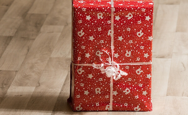 Simple Ways to Reuse gift wrap