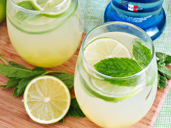 pineapple vodka limeade