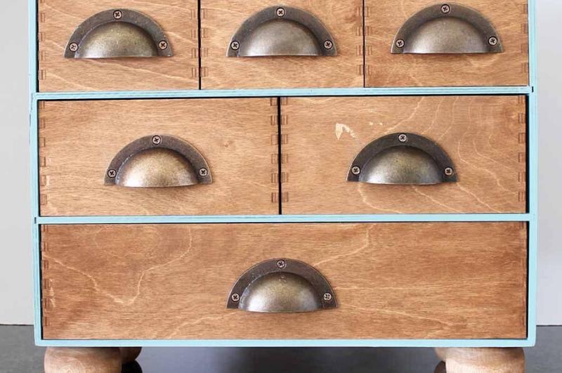 Mini stained wood Moppe storage chest with cup handles