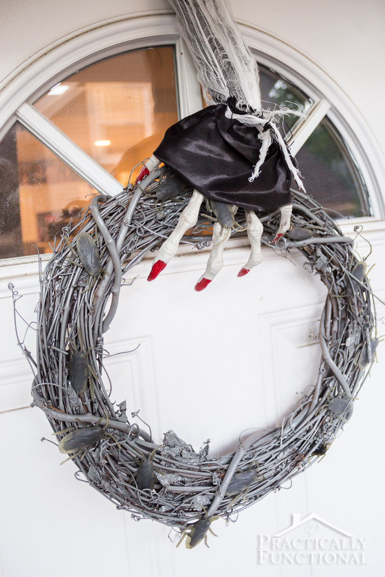 DIY glow-in-the-dark Halloween wreath