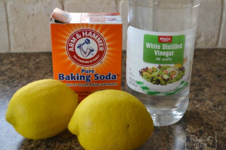 lemon, vinegar, and baking soda to make a DIY cleaning paste