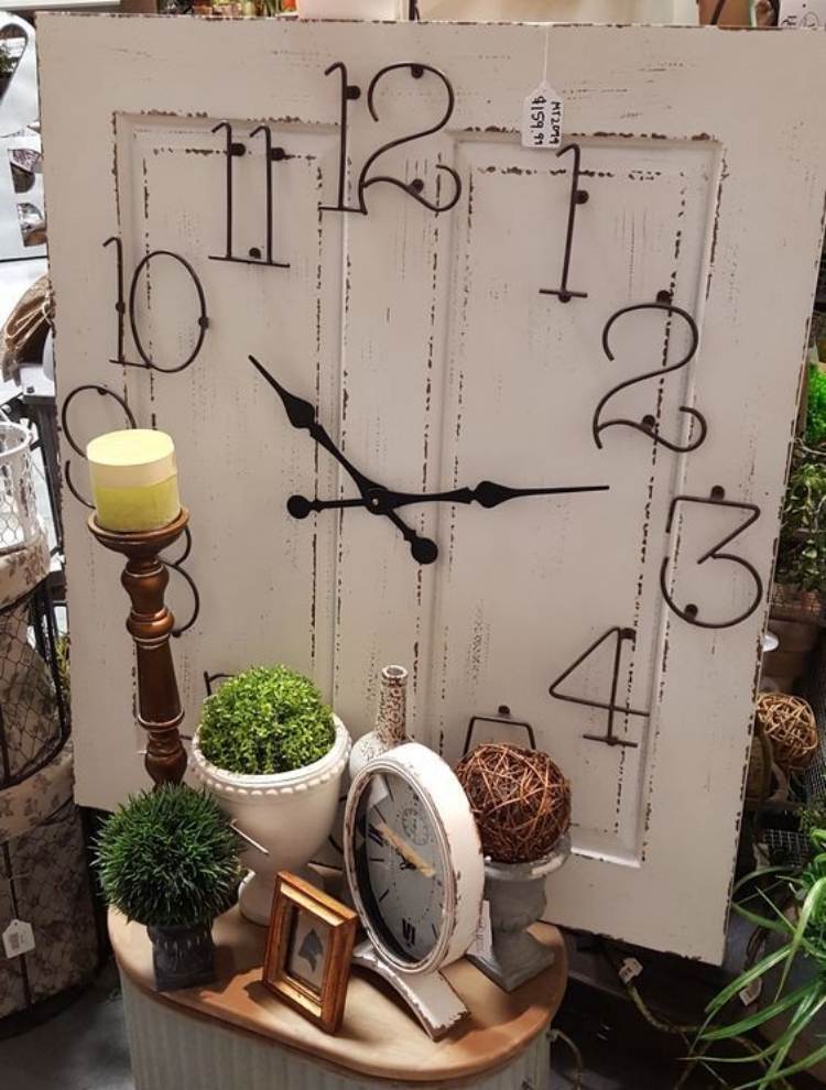 Reuse old doors - door clock