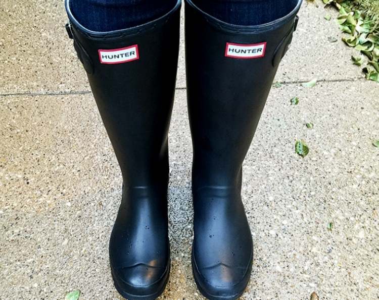 Tips and tricks for boots: Clean hunter boots that used this tip for removing white bloom