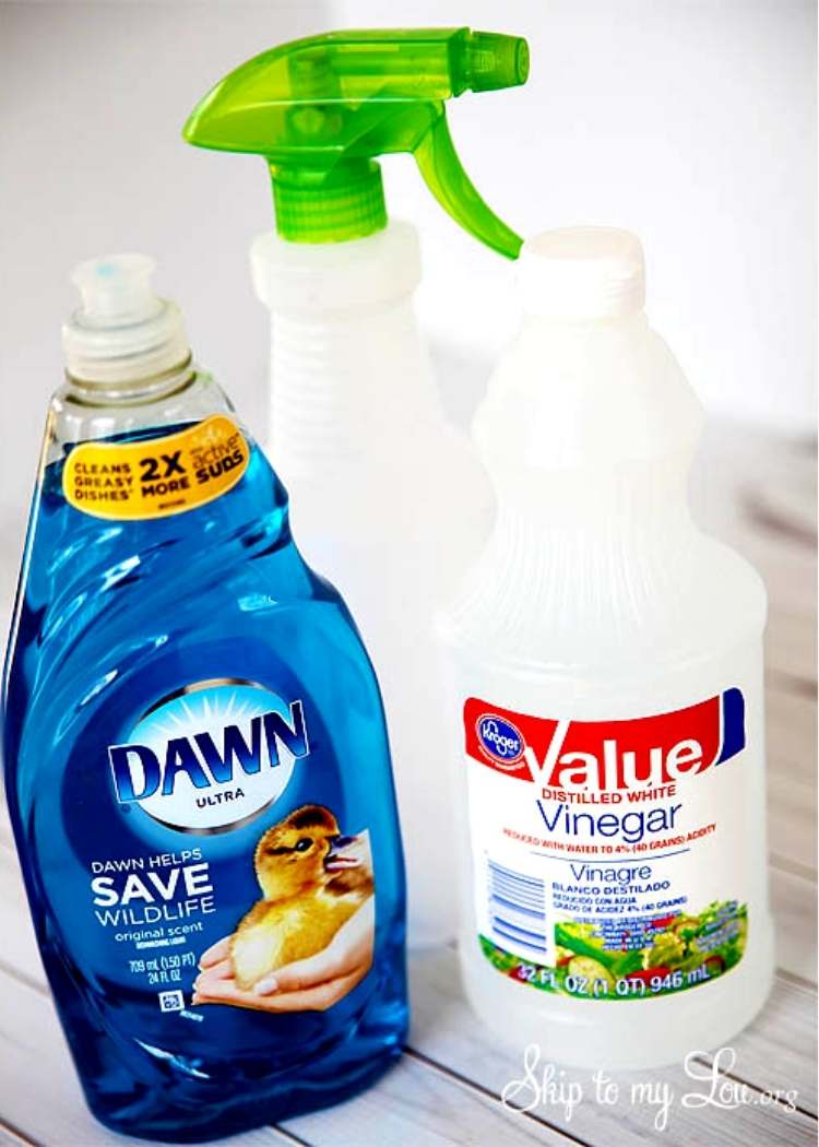 How to clean bathtub with homemande Cleaning supplies - spray bottle, vinegar, dawn dish detergent