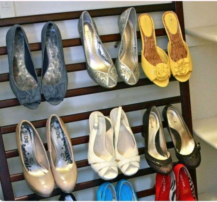 Picture of DIY shoe rack using old crib