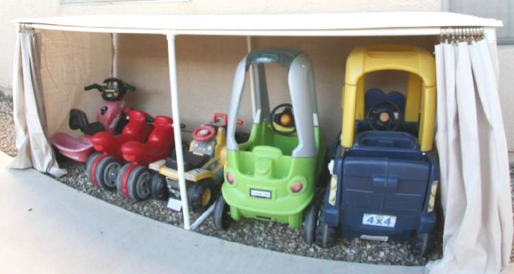 Backyard ideas: toy cars parked under a lean-to