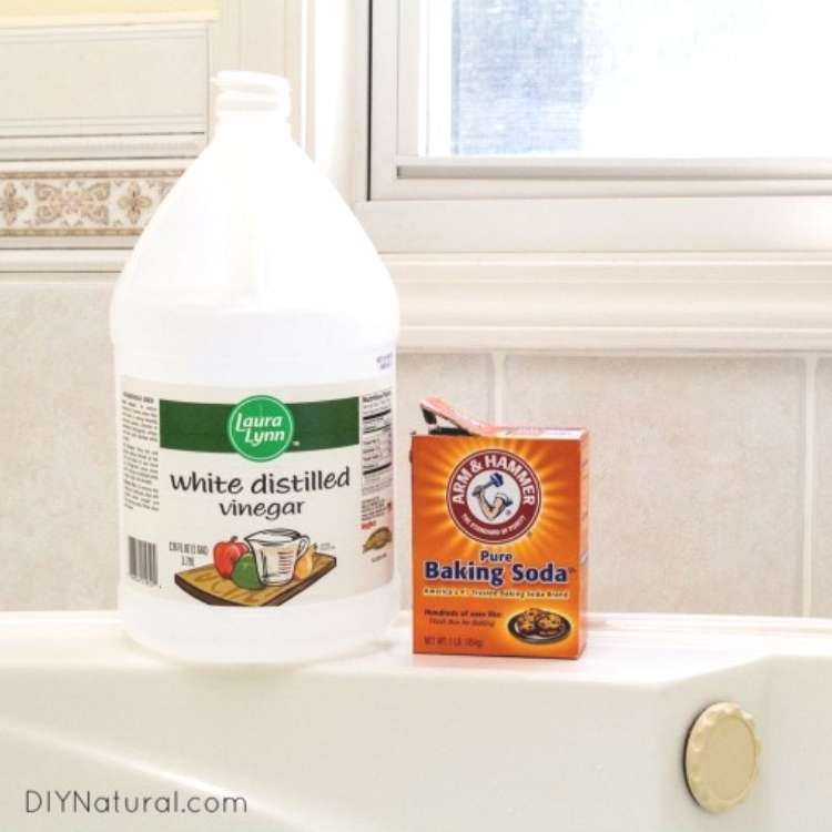 13 Simple Bathtub Cleaning Tips For, How To Clean Bathtub Without Baking Soda