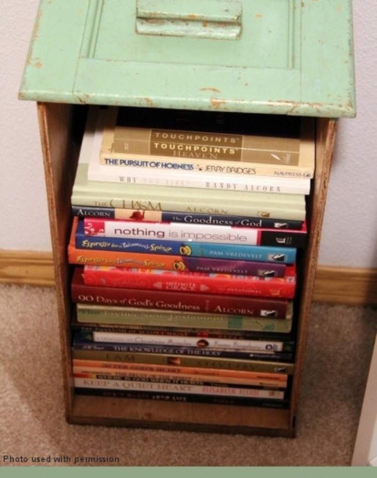 Reuse old drawers as bookshelf