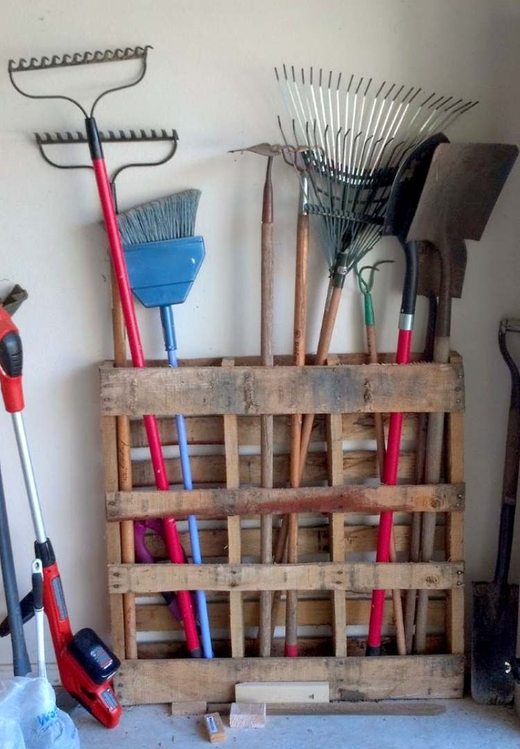 DIY pallet ideas for garage storage