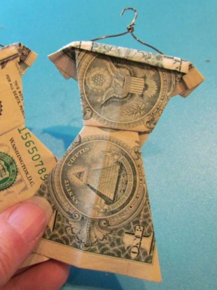 Money Gift Ideas for teens and tweens- money folded into shapes of dresses or shirts