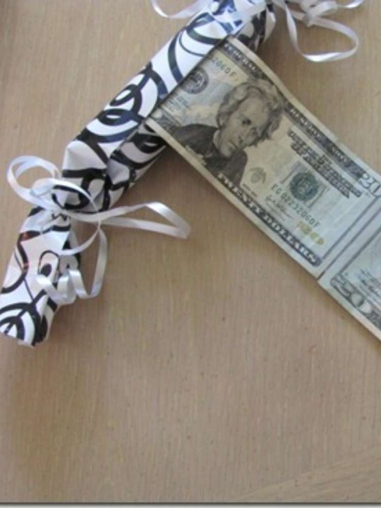 Simple and creative money gift ideas- money rolled into a toilet paper roll