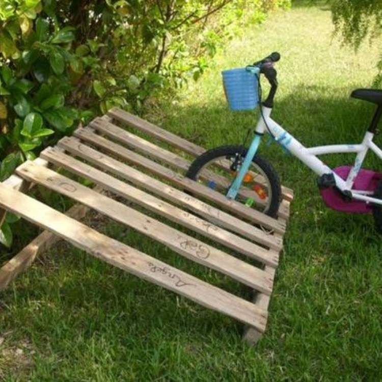 DIY pallet ideas bike rack