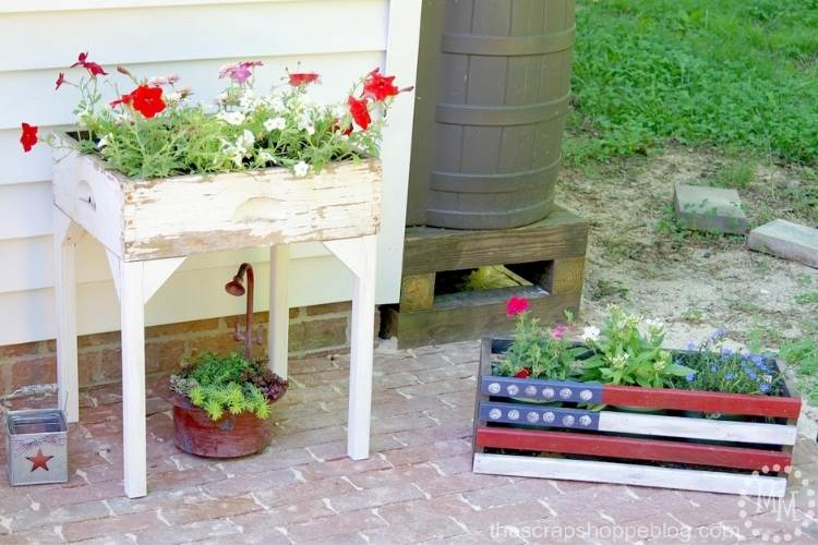Reuse Old drawers for a flower box