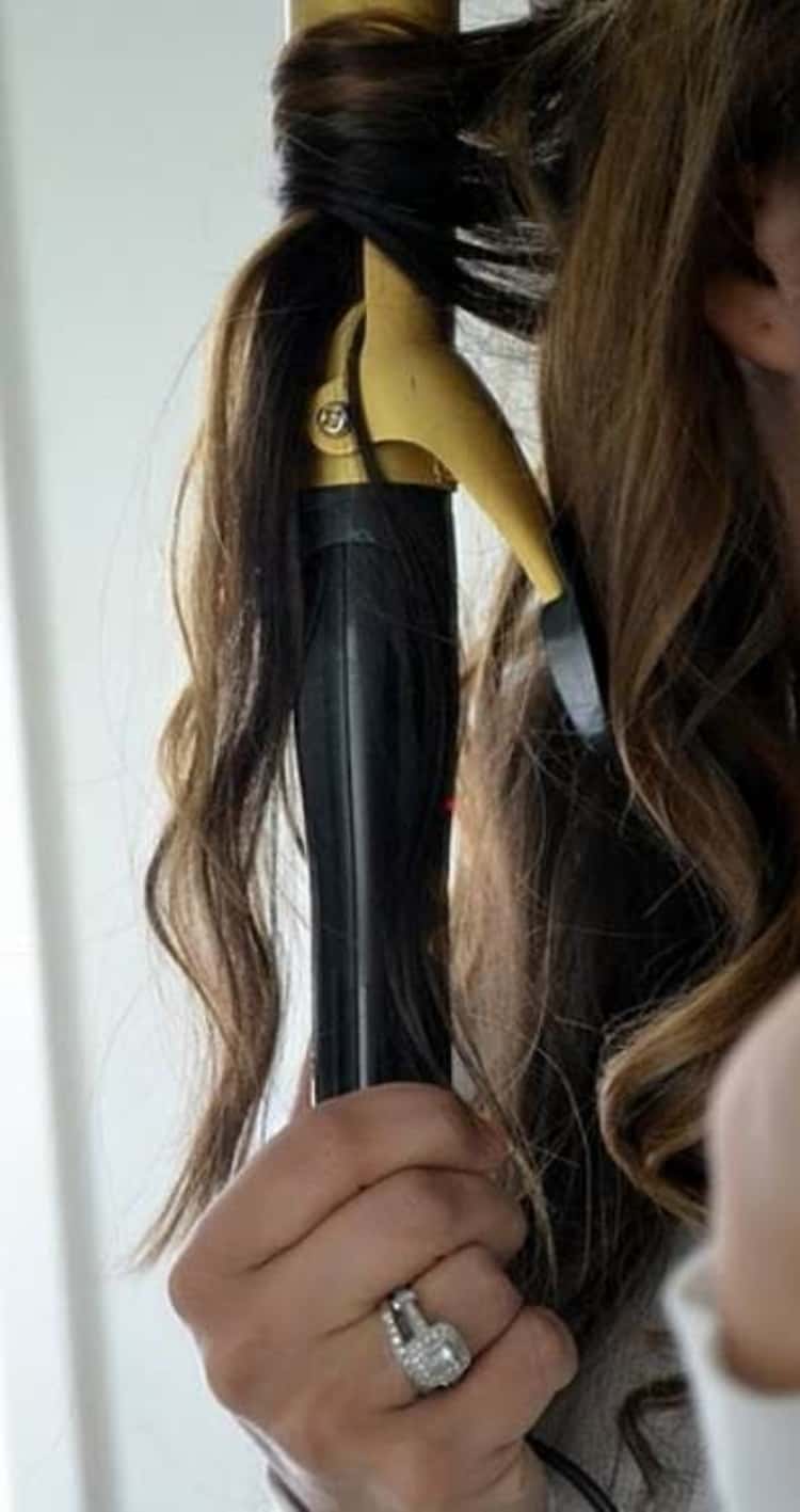 curl hair from the middle to make curls last longer