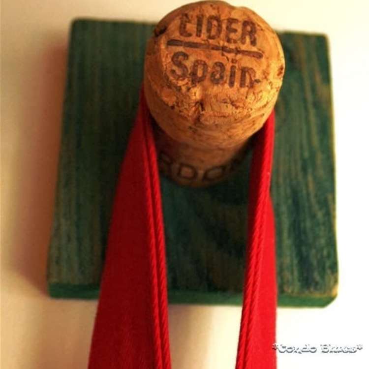 Wine Cork Crafts • What to do with Wine Corks