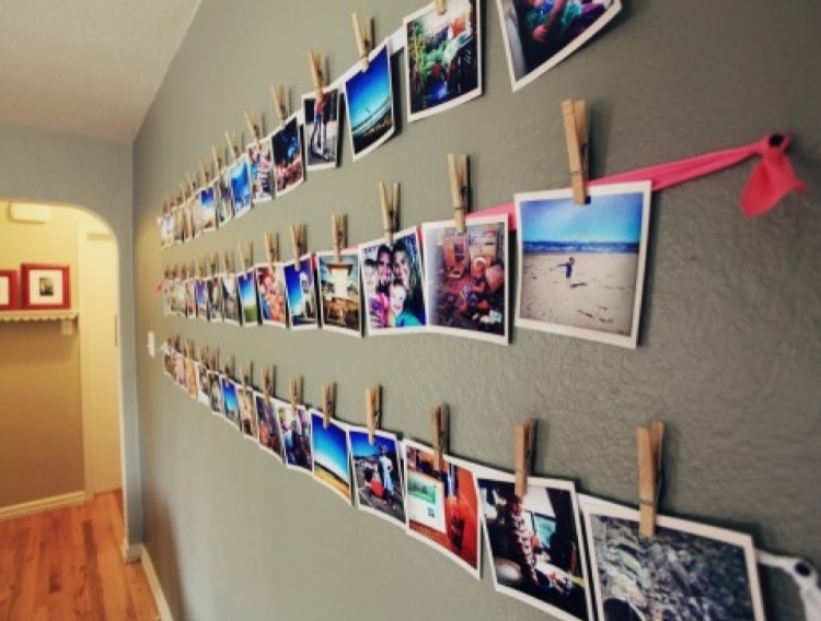 apartment decorating with pictures hanged by ribbon