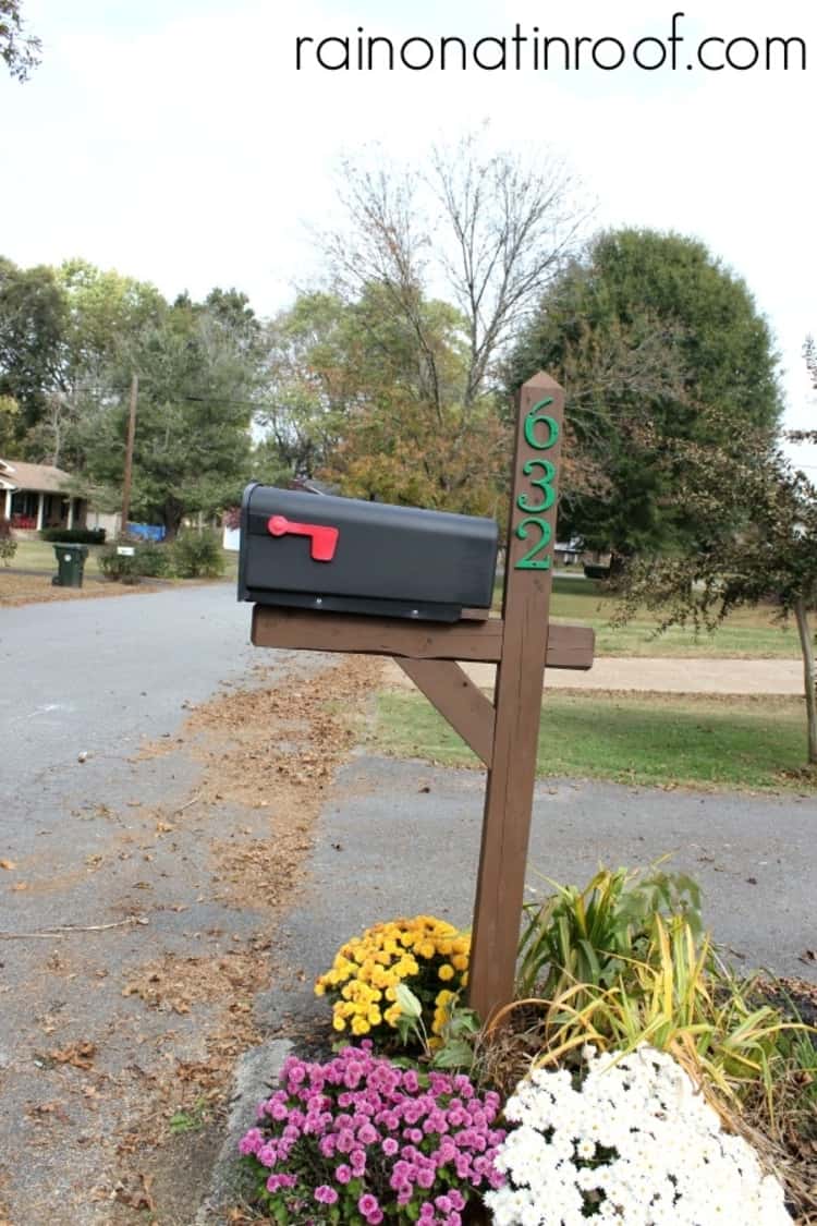 Instant mailbox makeover by using spray stain on the mailbox post and a bright color for the house number. 