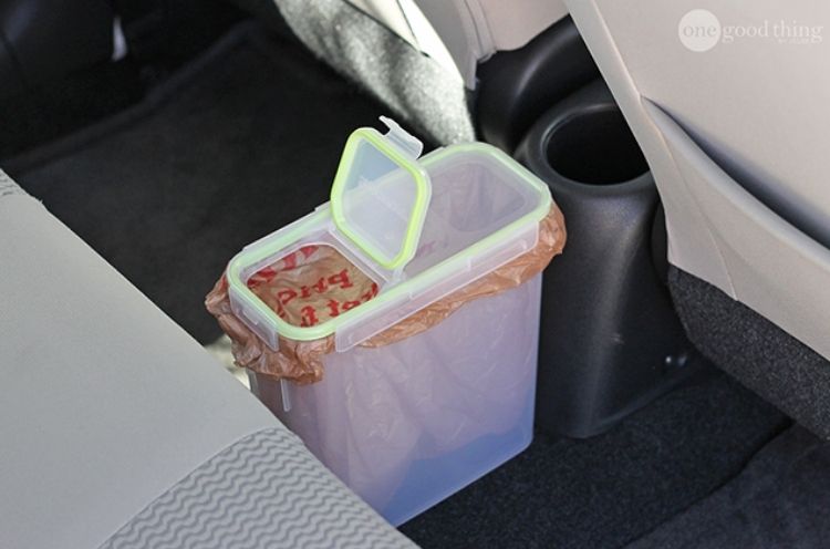 Keep the car cleaner with no more spilled trash all over the floor of the car. Simply stick a plastic bag into a tall cereal tupperware container with a flip lid. 