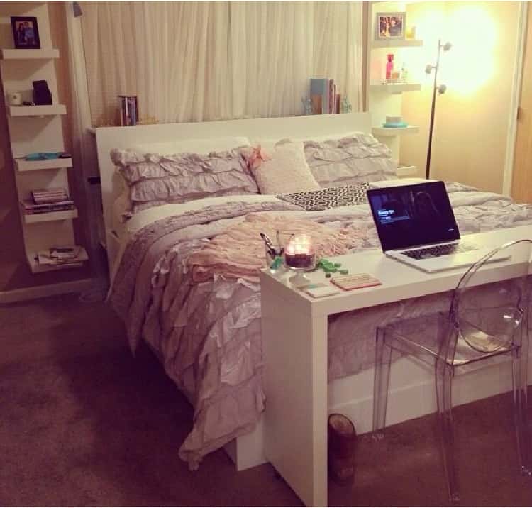 Small Desk in Bedroom