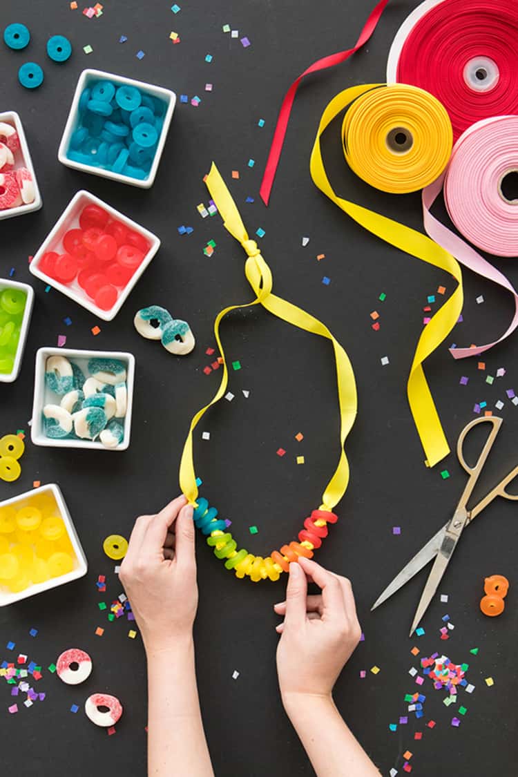 DIY candy necklaces for kids when traveling