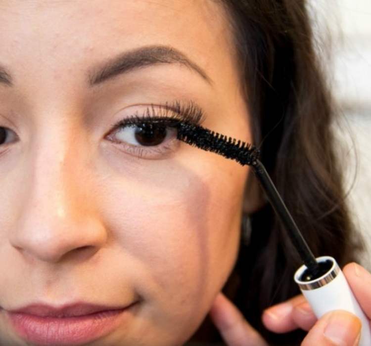 Picture of bent mascara wand 