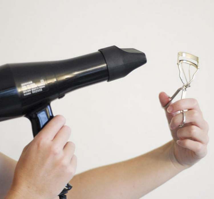 Picture of hair dryer to heat mascara curler