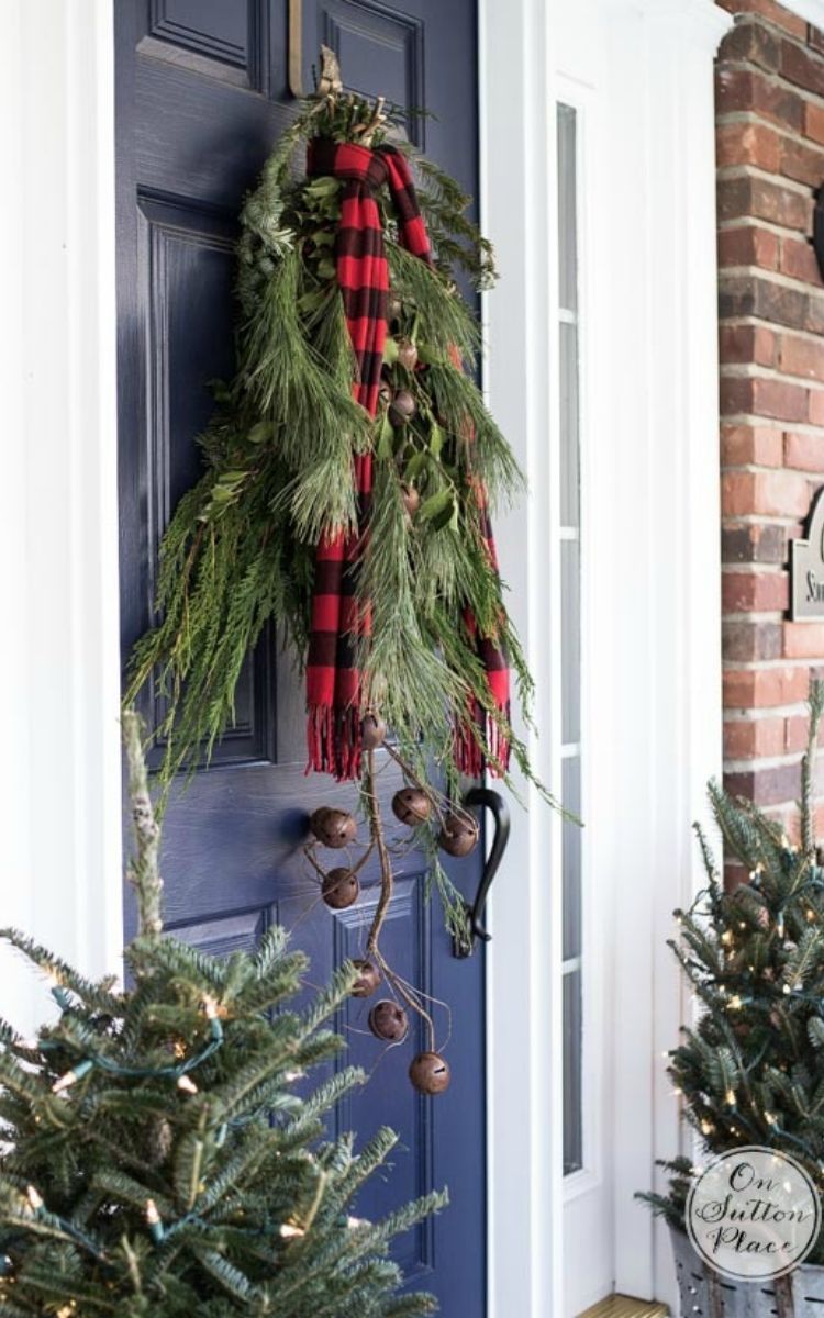 23 Front Porch Christmas Decorations That'll Impress 23 Front Porch Christmas Decorations That'Ll Impress