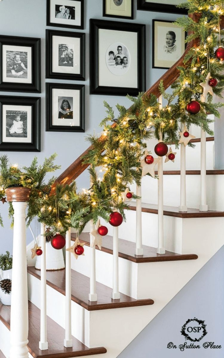 Lighted bannister garland