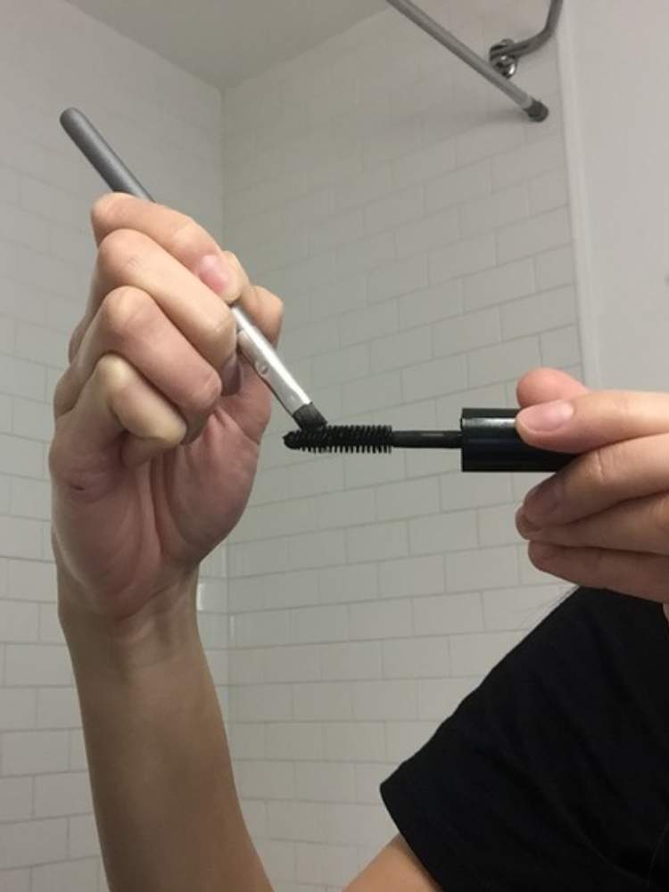 Picture of mascara being used as eyeliner