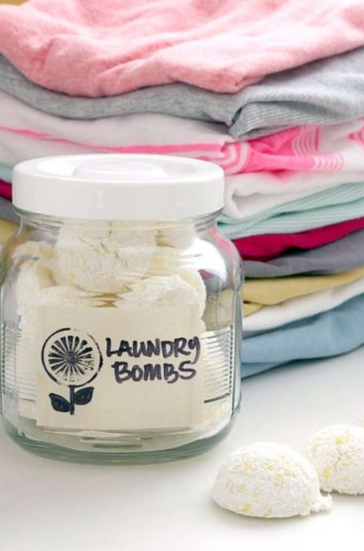 Hydrogen peroxide and baking soda laundry bombs