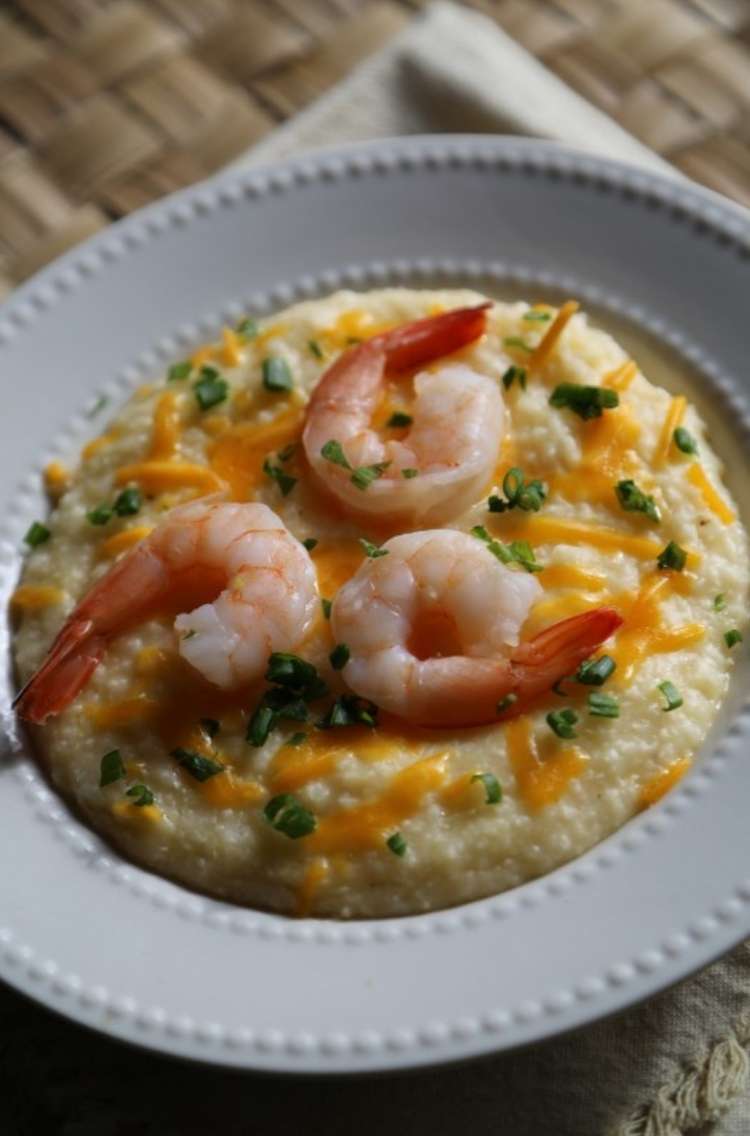 Crock-Pot Cheesy Grits with Shrimp