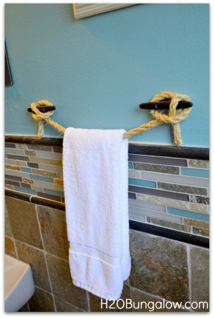 Rope towel bar