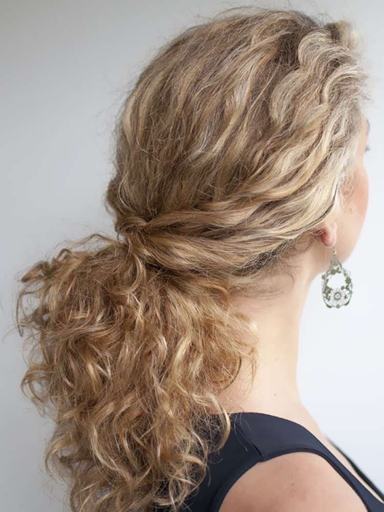 20 cute and easy hairstyles for long hair to do at home - Legit.ng